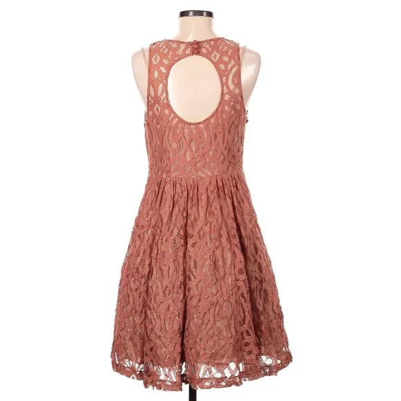 ELENA GILBERT THE VAMPIRE DIARIES Mariposa Lace Dress EUC RARE - Picture 3 of 3